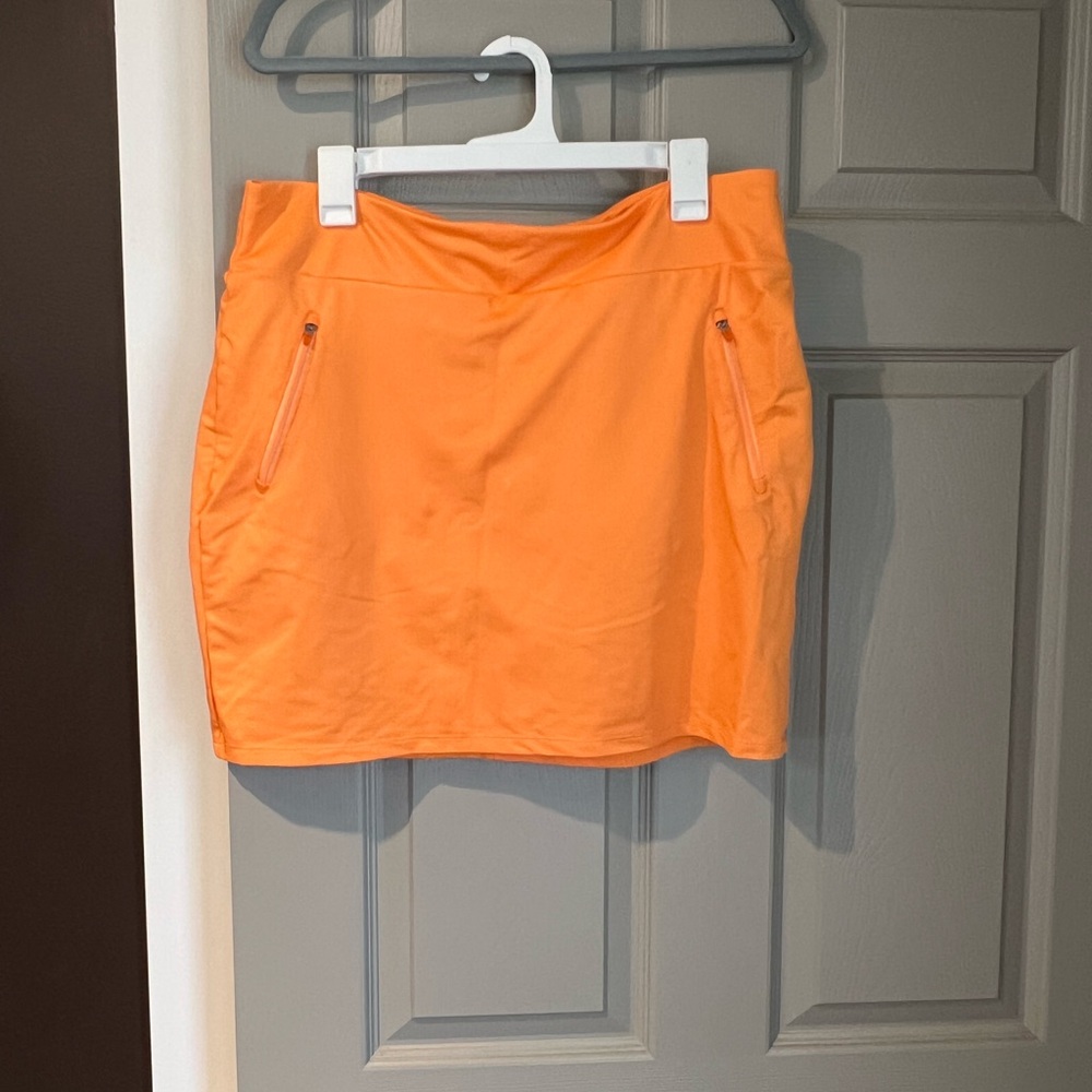 Antigua golf skort. Built in shorts. Front and back pockets. Size L. Like new.